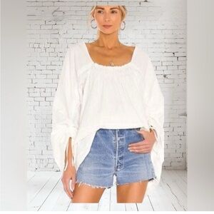 Free People Brynn Tunic Dress Top.
White. Size : Small ( Oversized)